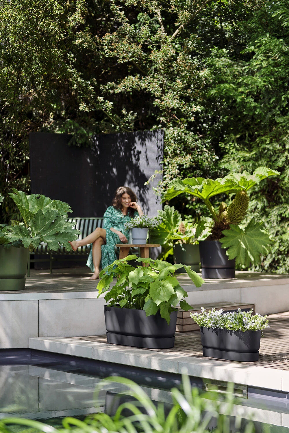 Bloembak Elho Greenville Terrace 60cm - Met Wielen - Living Black 7 Bloembak Elho Greenville Terrace 60cm - Met Wielen - Living Black - Afbeelding 5