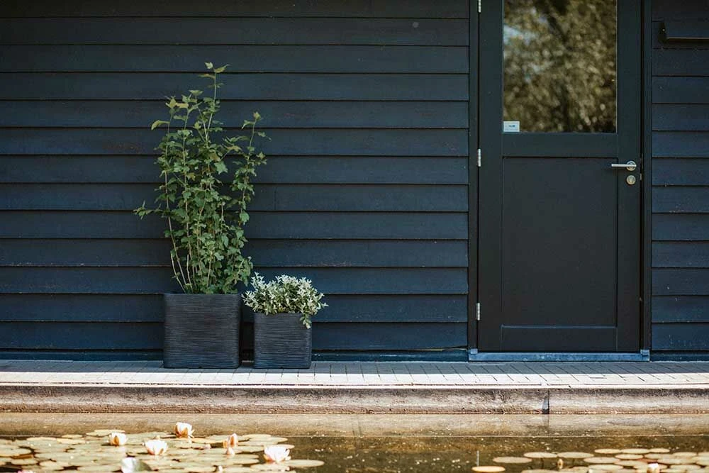 Capi Plantenbak Vierkant Nature Rib NL - L40 X B40 X H40cm - Zwart 4 Capi Plantenbak Vierkant Nature Rib NL - L40 X B40 X H40cm - Zwart - Afbeelding 2