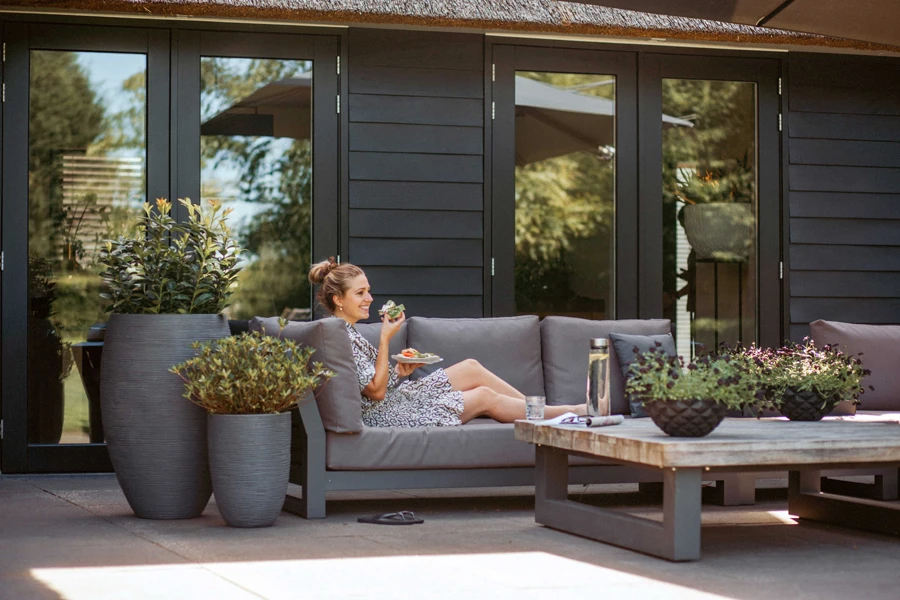 Capi Bloempot Hoog Nature Elegant Deluxe Rib NL - D56 X H84cm - Donkergrijs 4 Capi Bloempot Hoog Nature Elegant Deluxe Rib NL - D56 X H84cm - Donkergrijs - Afbeelding 2