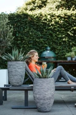 Capi Bloempot Nature Elegant Rib NL - D34 X H46cm - Antraciet 7 Capi Bloempot Nature Elegant Rib NL - D34 X H46cm - Antraciet -Natur Bloemen Winkel vaas elegant laag rib nl 36x47 antraciet bloempot 7 8